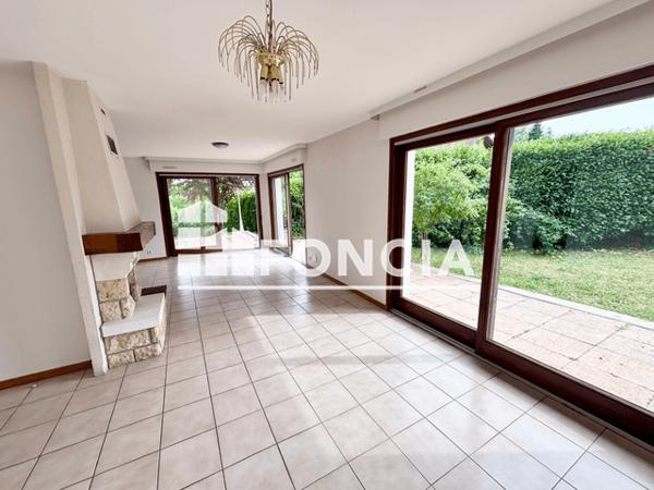 Location Maison 7 pièces 224.7 m² - 1304 ROUTE DE BELLEVUE Prevessin - Moens 01280