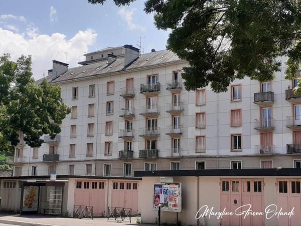 Appartement 4 pièces en dernier étage, plein centre