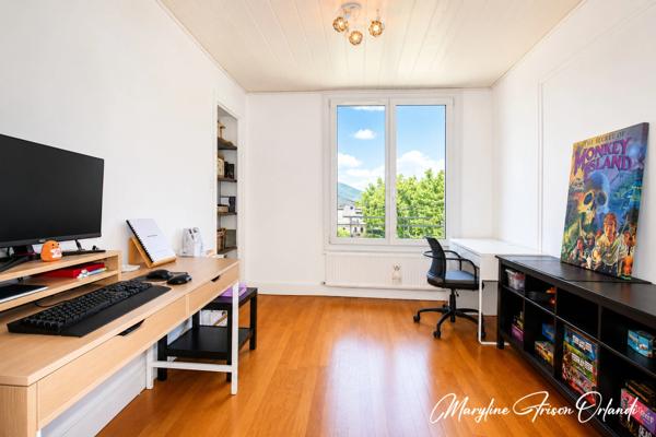 Appartement 4 pièces en dernier étage, plein centre