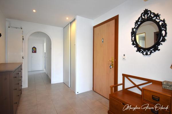 Appartement 4 pièces en dernier étage, plein centre