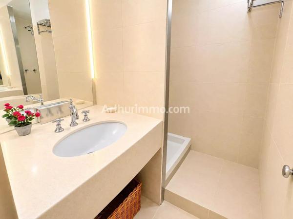 Vente                                                      Appartement
                        
                     1 pièces                      38 m2                     à Sainte-Maxime