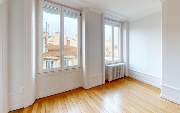 Appartement à louer    4 pièces •  Saint-Étienne