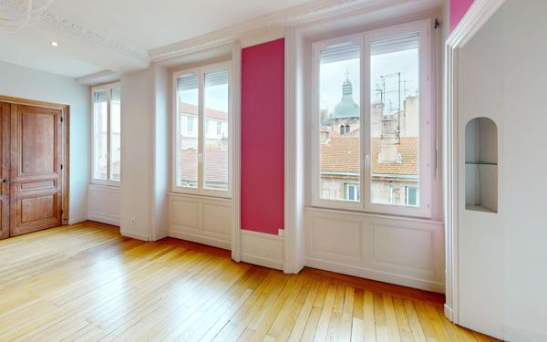 Appartement à louer    4 pièces •  Saint-Étienne
