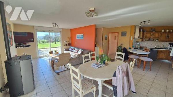 GORRON pavillon contemporain 100% de plain-pied comprenant: 
hall d'entrée avec placard, salon...