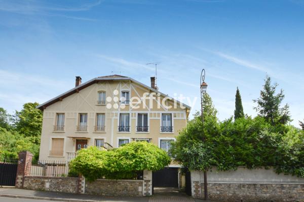Maison
         5 pièces
        - 151 m² 585 000 € *