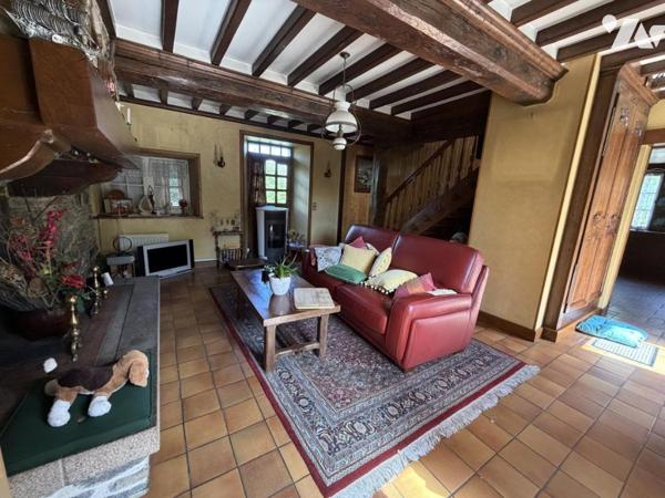 Très belle maison en pierre avec dépendances sur 1ha59 de terre libre.