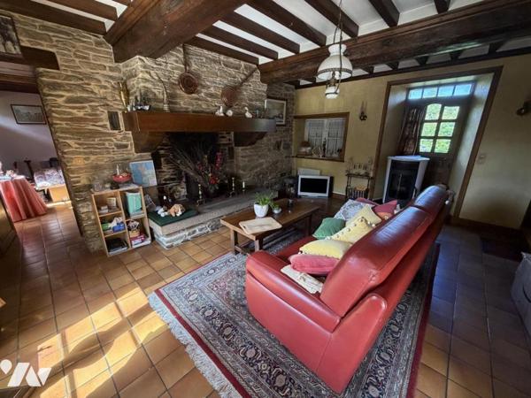 Très belle maison en pierre avec dépendances sur 1ha59 de terre libre.