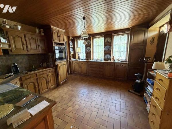 Très belle maison en pierre avec dépendances sur 1ha59 de terre libre.