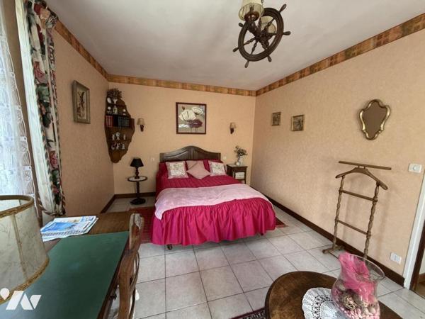 Très belle maison en pierre avec dépendances sur 1ha59 de terre libre.