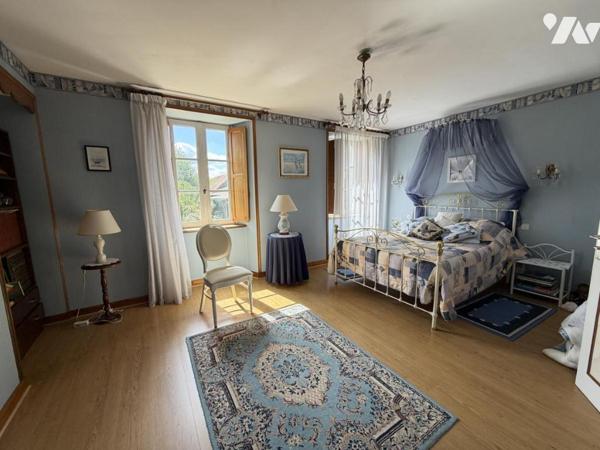 Très belle maison en pierre avec dépendances sur 1ha59 de terre libre.