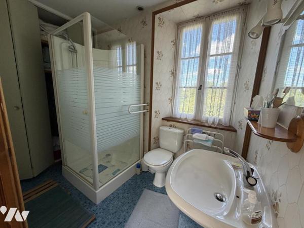 Très belle maison en pierre avec dépendances sur 1ha59 de terre libre.