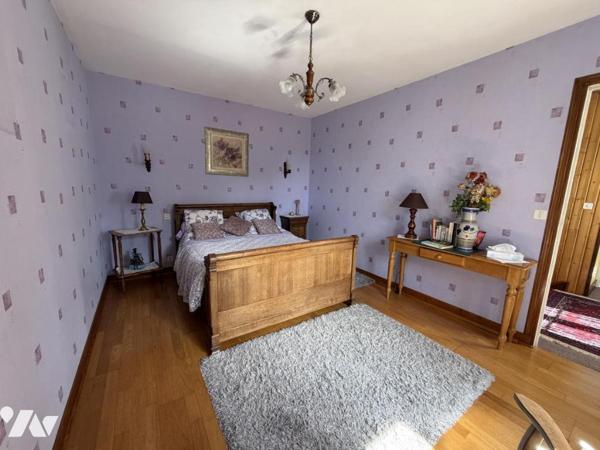 Très belle maison en pierre avec dépendances sur 1ha59 de terre libre.