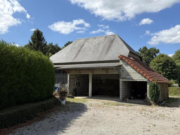Très belle maison en pierre avec dépendances sur 1ha59 de terre libre.