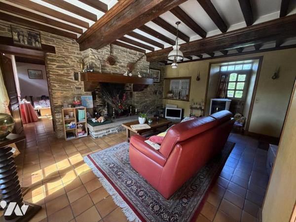 Très belle maison en pierre avec dépendances sur 1ha59 de terre libre.