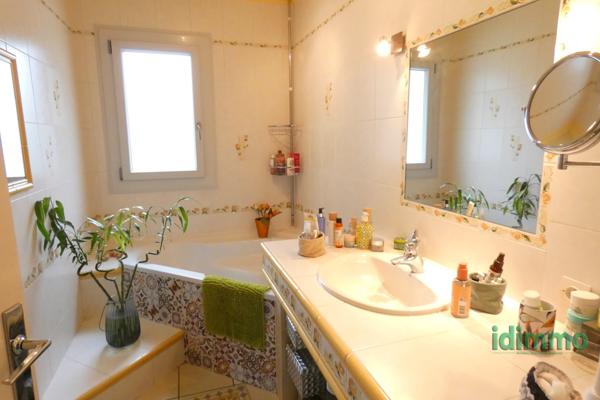 Grand T4 ASCENSEUR BALCON STATIONNEMENT Aurillac (15000)