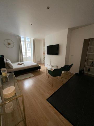 8 appartements meublés, 1 cabinet médical pour trois praticiens.