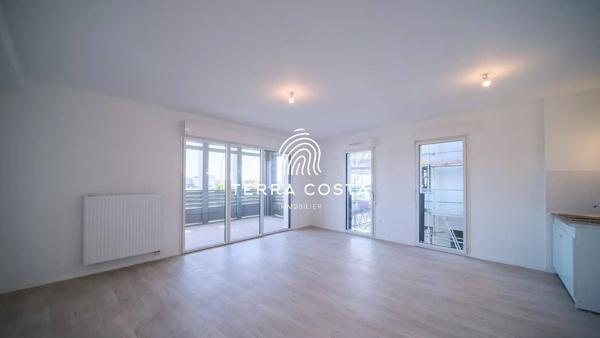 Appartement T3 Double garage / Terrasse et balcon