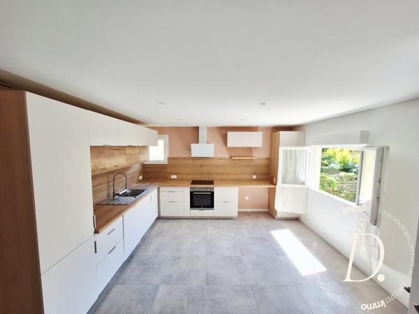 Mireval : un appartement deux pièces entièrement rénové en 2025 avec deux places de parking.