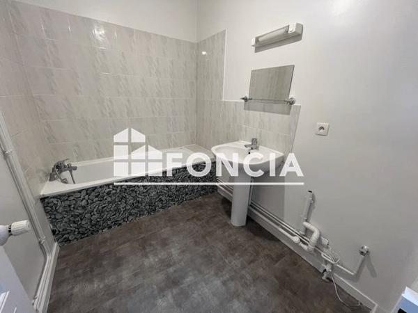 Location Appartement 3 pièces 68.6 m² - 12-14 GANDE RUE MAURICE VIOLLETTE Dreux 28109