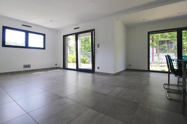 Maison contemporaine de 2017, de plain pied