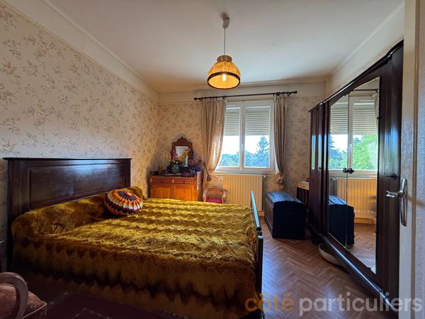 Vente
                Maison150,42 m² - 8 Pièces -
                    SAINT AMAND MONTROND (18200)