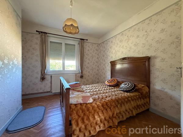 Vente
                Maison150,42 m² - 8 Pièces -
                    SAINT AMAND MONTROND (18200)