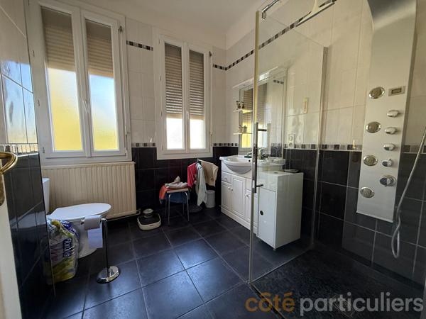 Vente
                Maison150,42 m² - 8 Pièces -
                    SAINT AMAND MONTROND (18200)