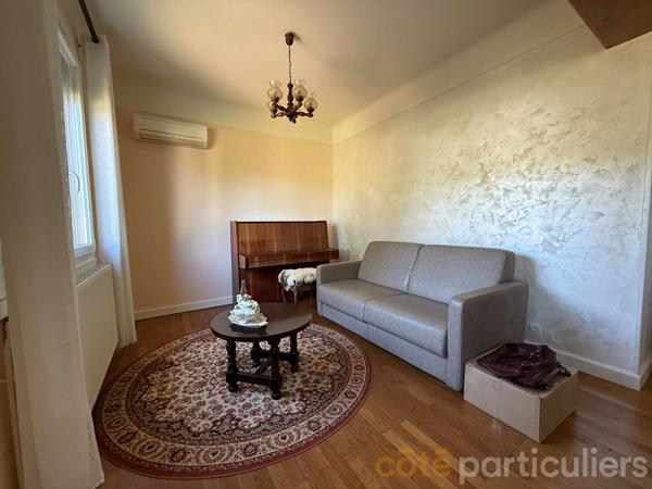 Vente
                Maison150,42 m² - 8 Pièces -
                    SAINT AMAND MONTROND (18200)