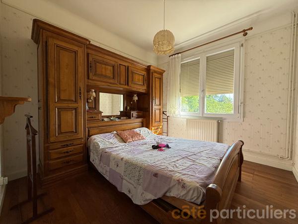 Vente
                Maison150,42 m² - 8 Pièces -
                    SAINT AMAND MONTROND (18200)