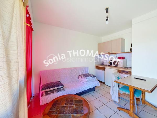 À vendre, studio situé au 1er étage d’une copropriété avec ascenseur, à proximité de la Saône.

Un bien à rénover offrant un beau potentiel pour un investissement locatif et une belle opportunité de valorisation.

📞 Contactez-moi pour plus d’informations ou organiser une visite.