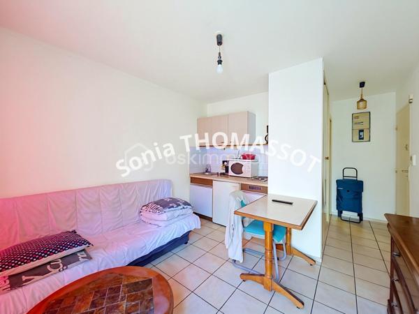 À vendre, studio situé au 1er étage d’une copropriété avec ascenseur, à proximité de la Saône.

Un bien à rénover offrant un beau potentiel pour un investissement locatif et une belle opportunité de valorisation.

📞 Contactez-moi pour plus d’informations ou organiser une visite.