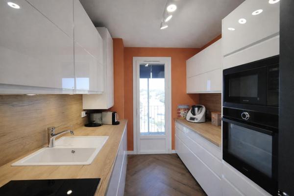 T4 70m² 5e Dernier Étage Ascenseur  Parking et cave Résidence Sécurisée Gardien