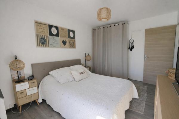 T4 70m² 5e Dernier Étage Ascenseur  Parking et cave Résidence Sécurisée Gardien