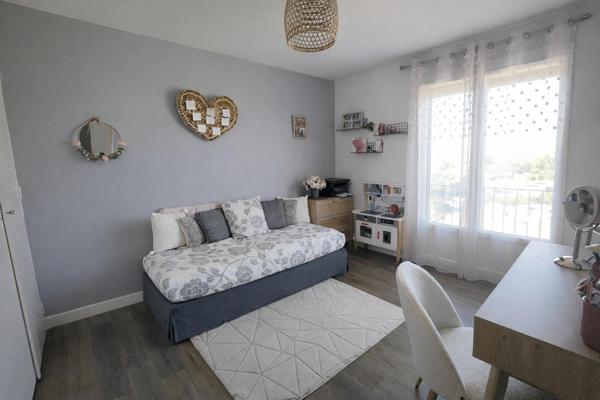 T4 70m² 5e Dernier Étage Ascenseur  Parking et cave Résidence Sécurisée Gardien