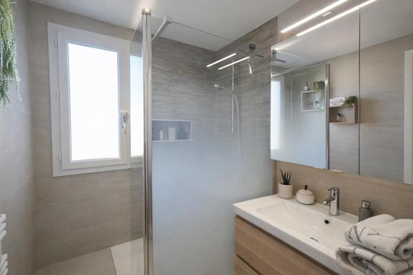 T4 70m² 5e Dernier Étage Ascenseur  Parking et cave Résidence Sécurisée Gardien