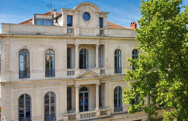 Appartement de prestige 144 m² , Immeuble historique , Centre-ville de Nîmes Nimes