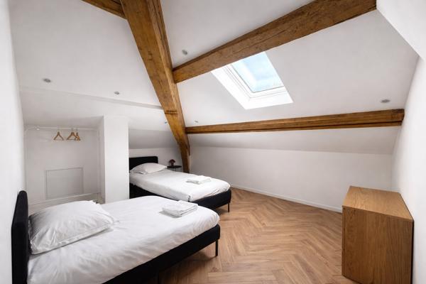 Appartement de prestige 144 m² , Immeuble historique , Centre-ville de Nîmes Nimes