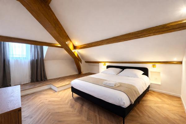 Appartement de prestige 144 m² , Immeuble historique , Centre-ville de Nîmes Nimes