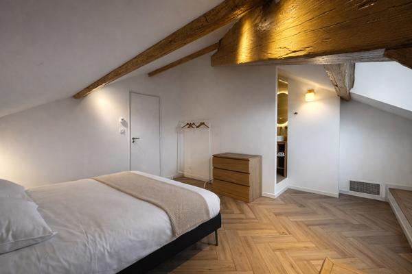Appartement de prestige 144 m² , Immeuble historique , Centre-ville de Nîmes Nimes