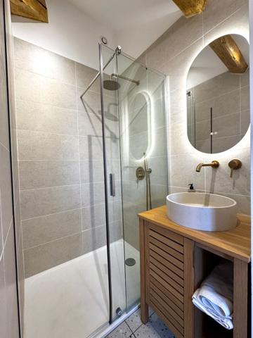 Appartement de prestige 144 m² , Immeuble historique , Centre-ville de Nîmes Nimes