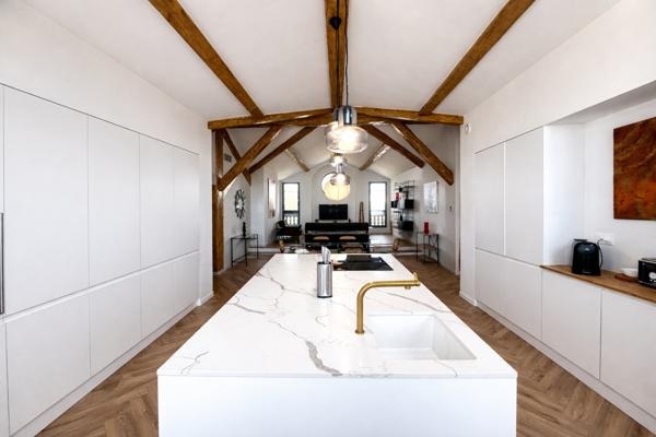 Appartement de prestige 144 m² , Immeuble historique , Centre-ville de Nîmes Nimes