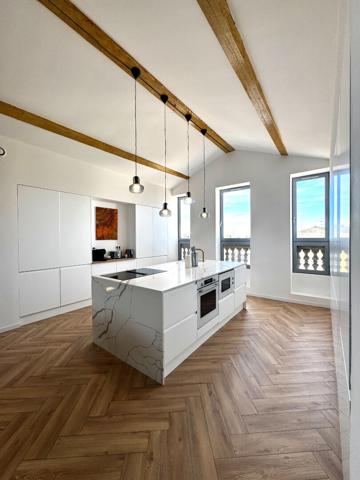 Appartement de prestige 144 m² , Immeuble historique , Centre-ville de Nîmes Nimes