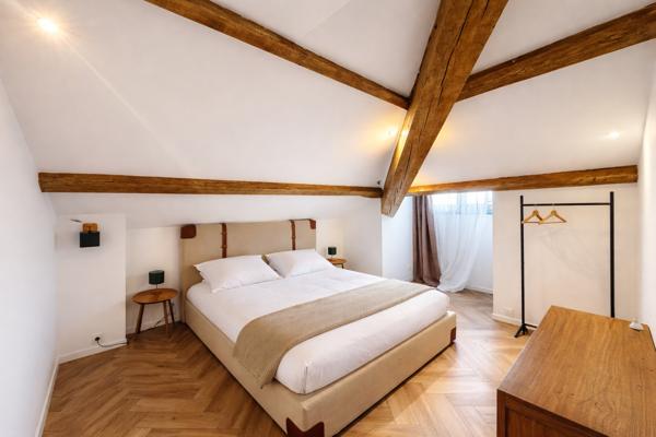 Appartement de prestige 144 m² , Immeuble historique , Centre-ville de Nîmes Nimes