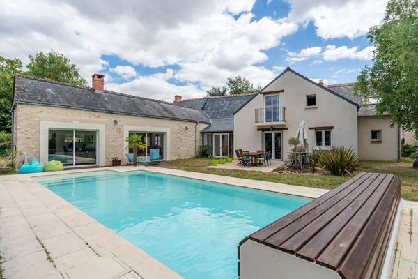 Belle longère nichée au coeur d’un hameau paisible