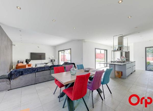 Maison à vendre    4 pièces • 171,68 m2 Genas