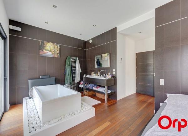 Maison à vendre    4 pièces • 171,68 m2 Genas