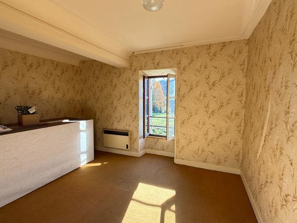 EN EXCLUSIVITE ! Corps de ferme avec maison d'habitation de 89m² sur terrain de 2hectares 2188m² 138 500 €