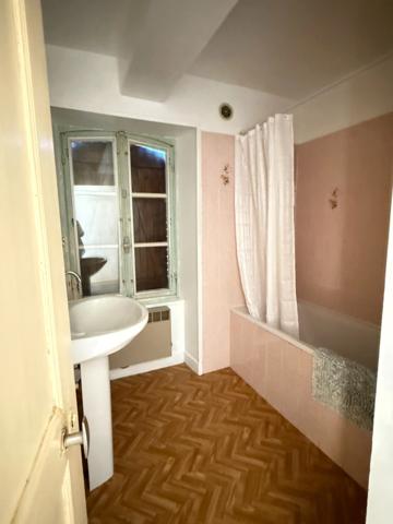 EN EXCLUSIVITE ! Corps de ferme avec maison d'habitation de 89m² sur terrain de 2hectares 2188m² 138 500 €