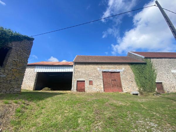 EN EXCLUSIVITE ! Corps de ferme avec maison d'habitation de 89m² sur terrain de 2hectares 2188m² 138 500 €