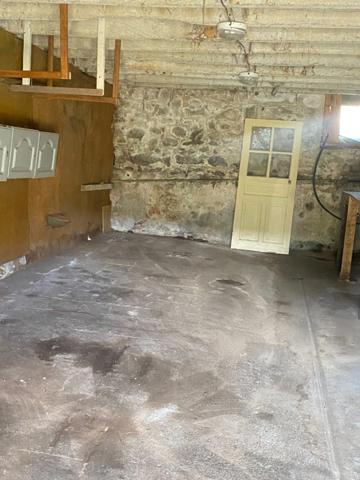 EN EXCLUSIVITE ! Corps de ferme avec maison d'habitation de 89m² sur terrain de 2hectares 2188m² 138 500 €